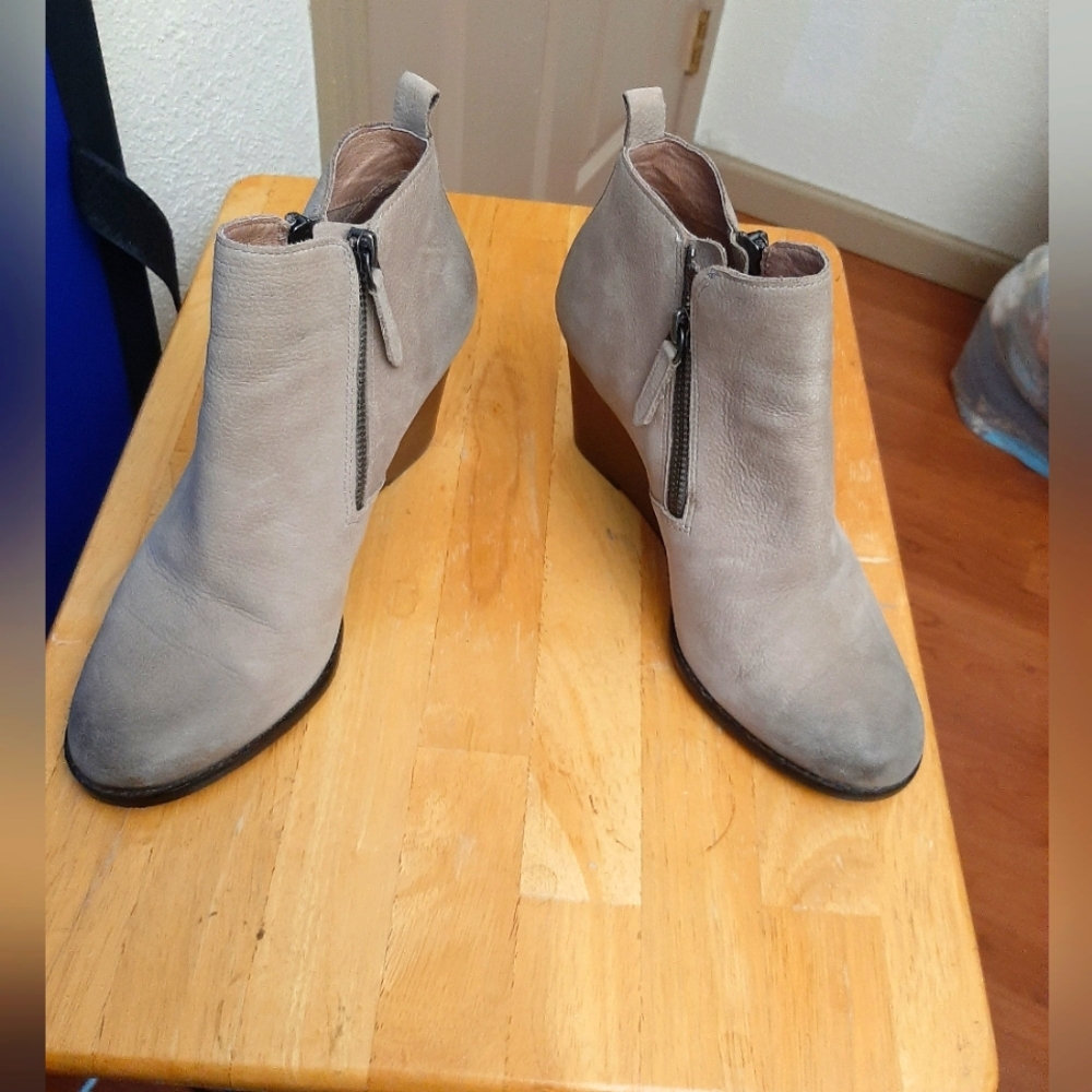 CASLON leather booties 8M in excellent condition
